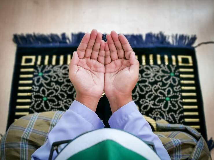 9 Ciri Ciri Orang yang Sering Sholat Tahajud