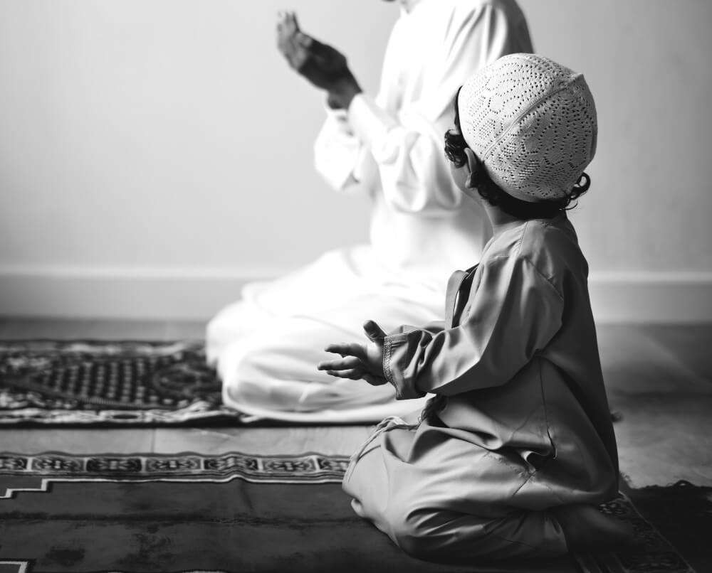 6 Tips Parenting Islami Agar Anak Rajin Sholat Tanpa Paksaan